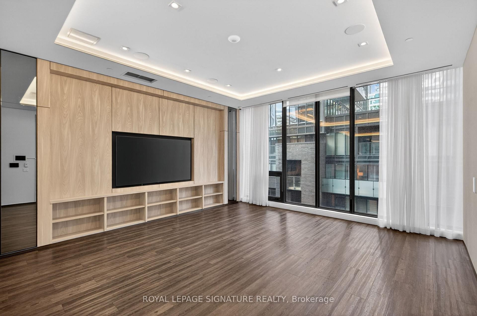 









55


Mercer

Street, 3310,
Toronto,




ON
M5V 0W4

