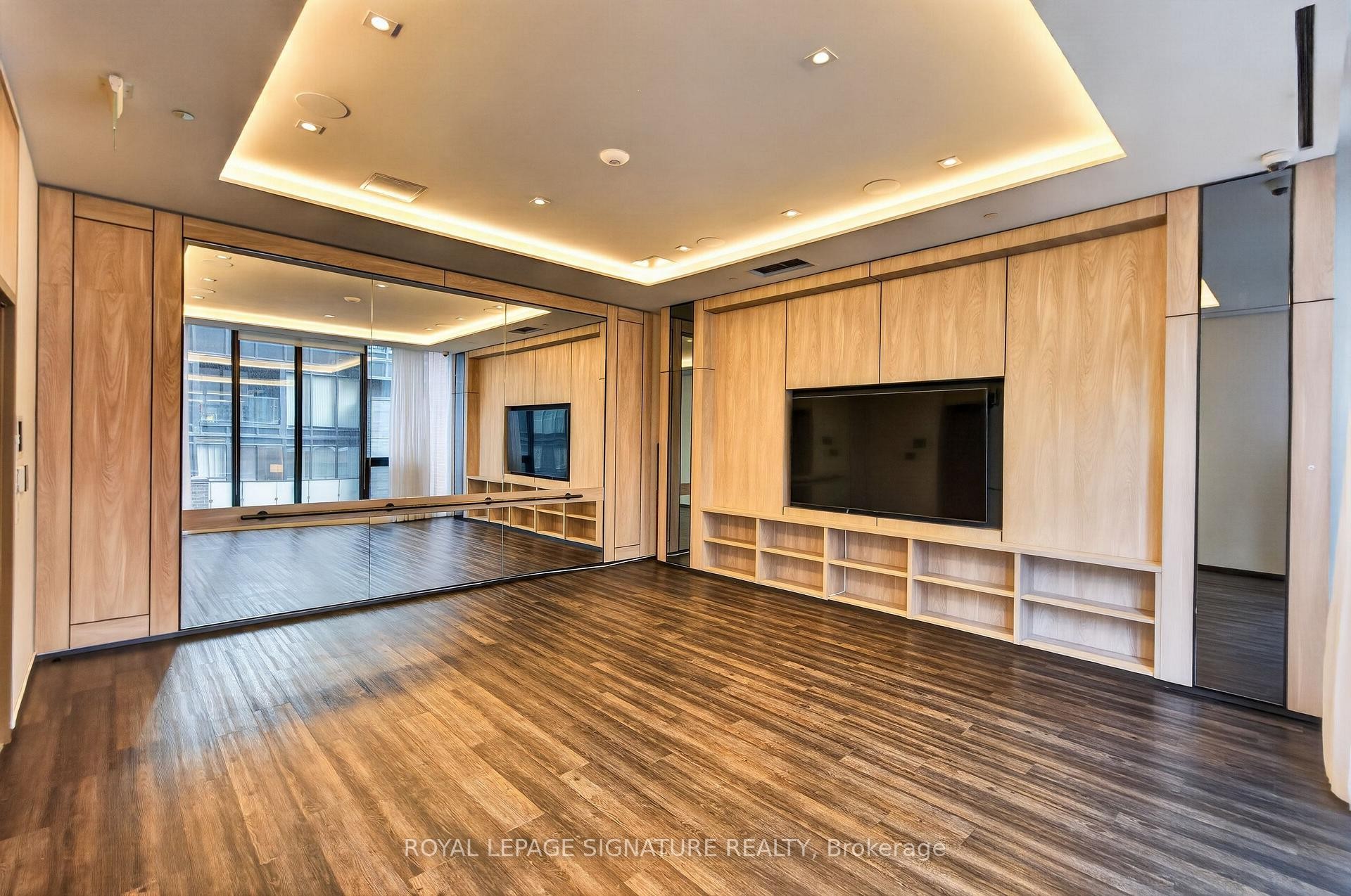 









55


Mercer

Street, 3310,
Toronto,




ON
M5V 0W4

