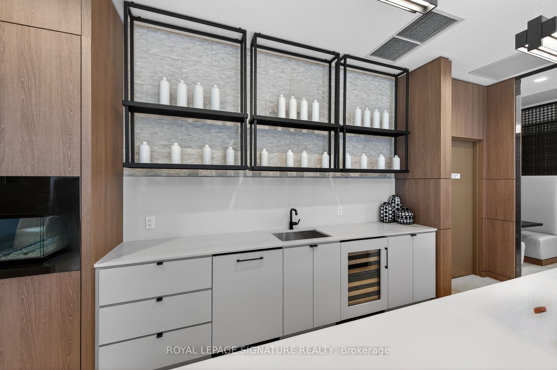 









55


Mercer

Street, 3310,
Toronto,




ON
M5V 0W4

