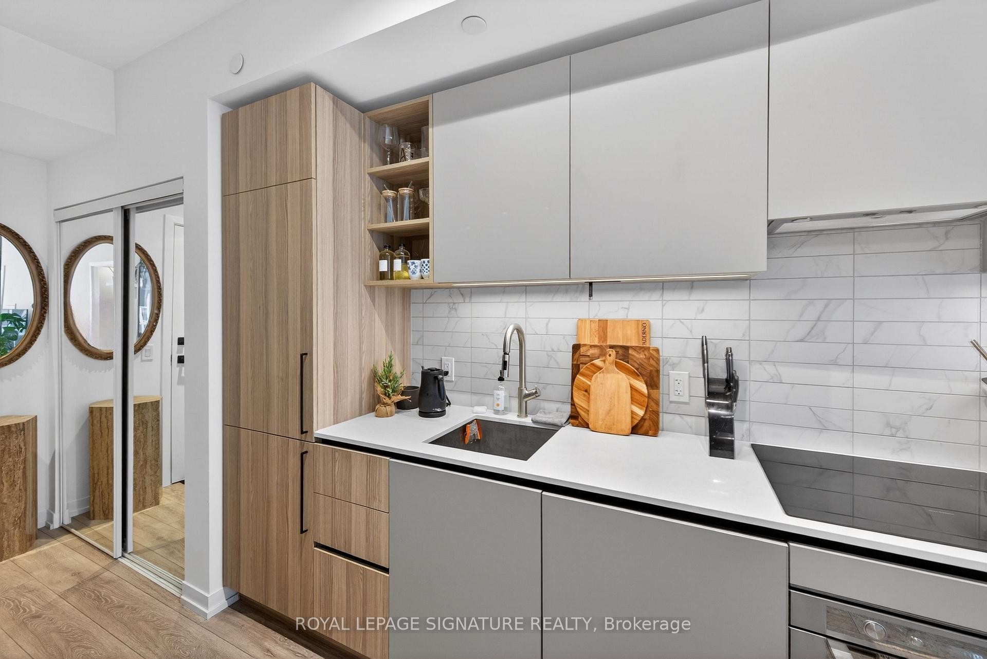 









55


Mercer

Street, 3310,
Toronto,




ON
M5V 0W4

