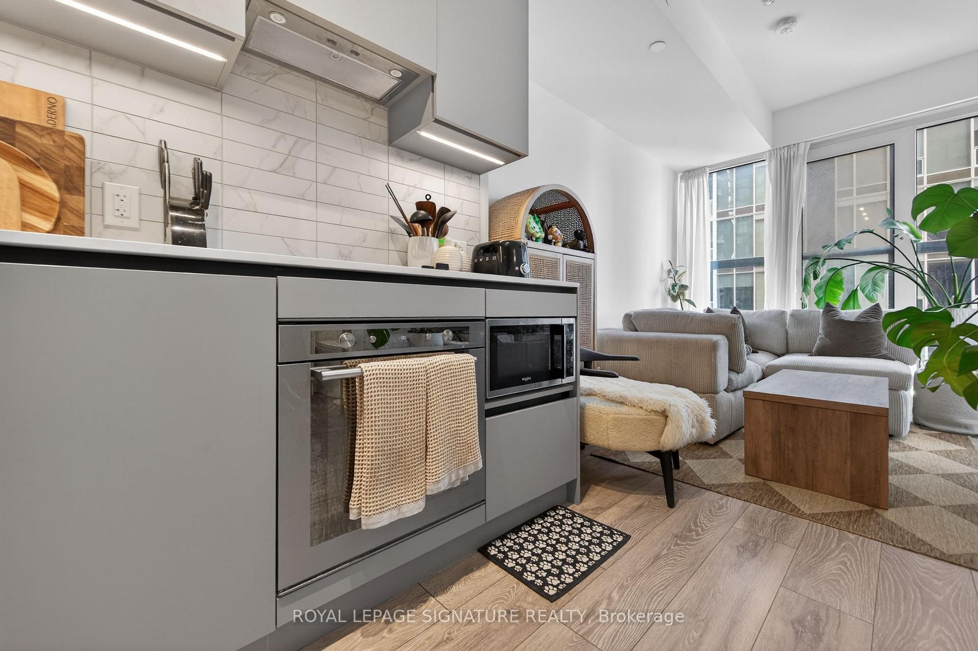









55


Mercer

Street, 3310,
Toronto,




ON
M5V 0W4

