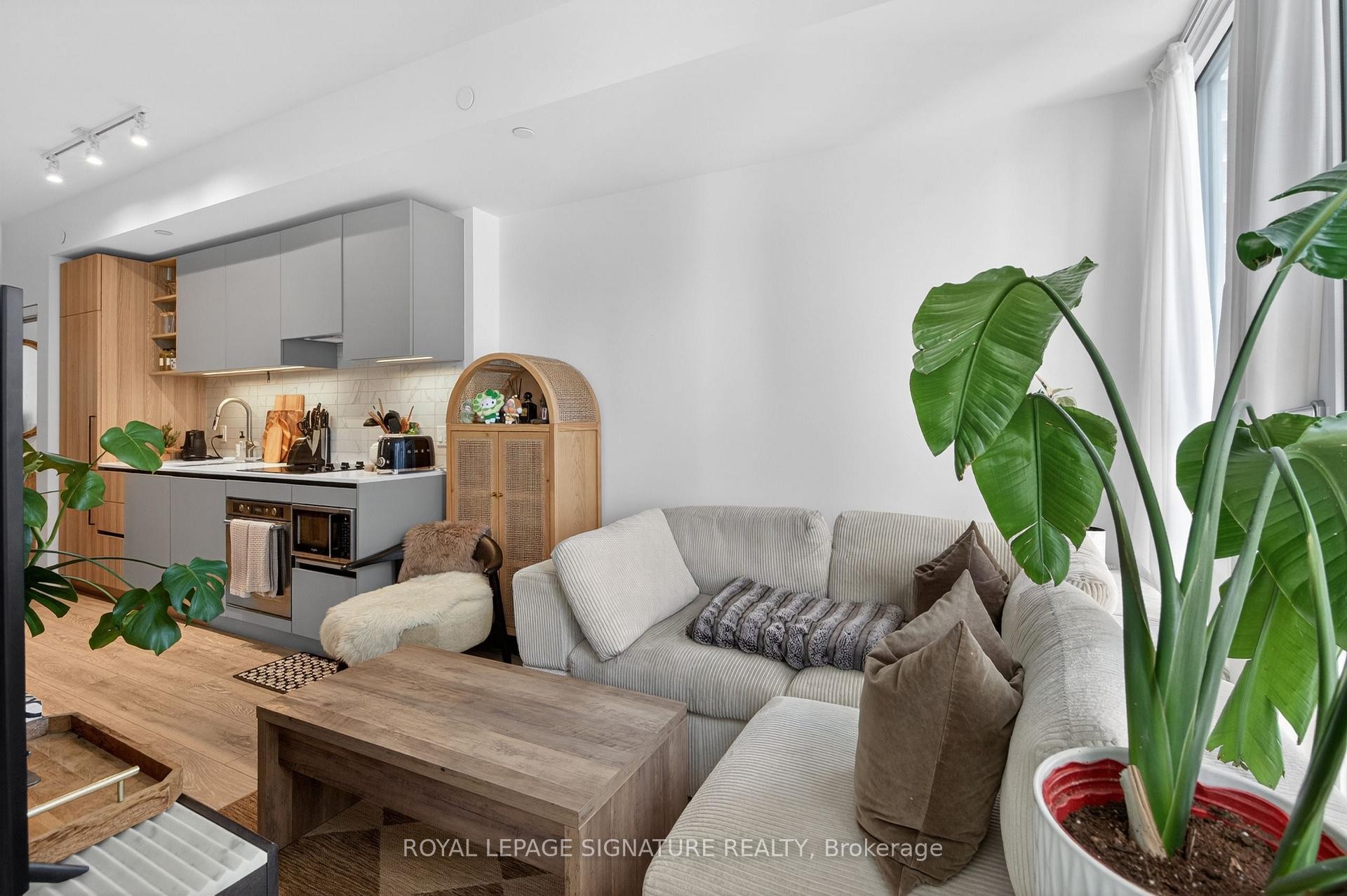 









55


Mercer

Street, 3310,
Toronto,




ON
M5V 0W4

