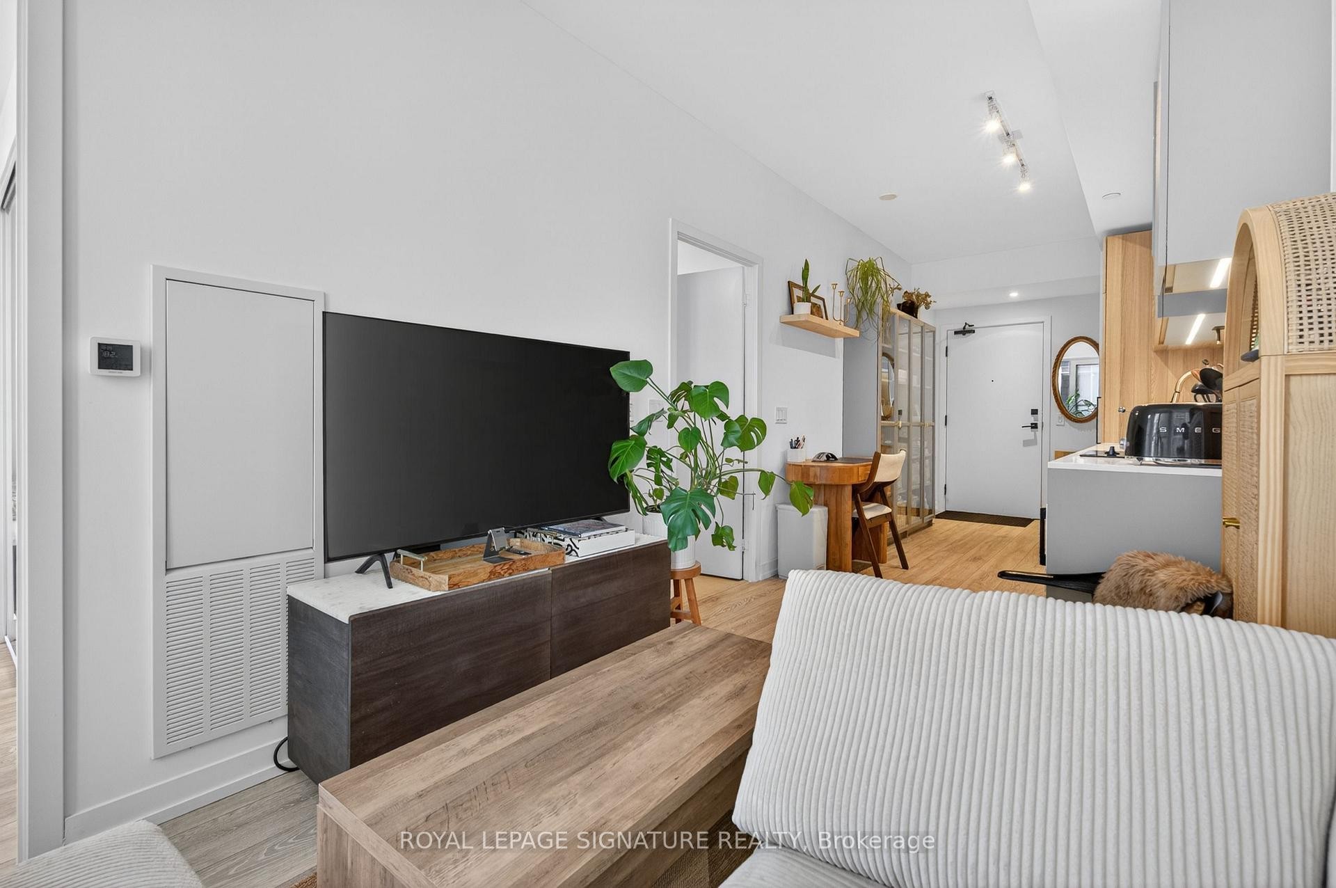 









55


Mercer

Street, 3310,
Toronto,




ON
M5V 0W4

