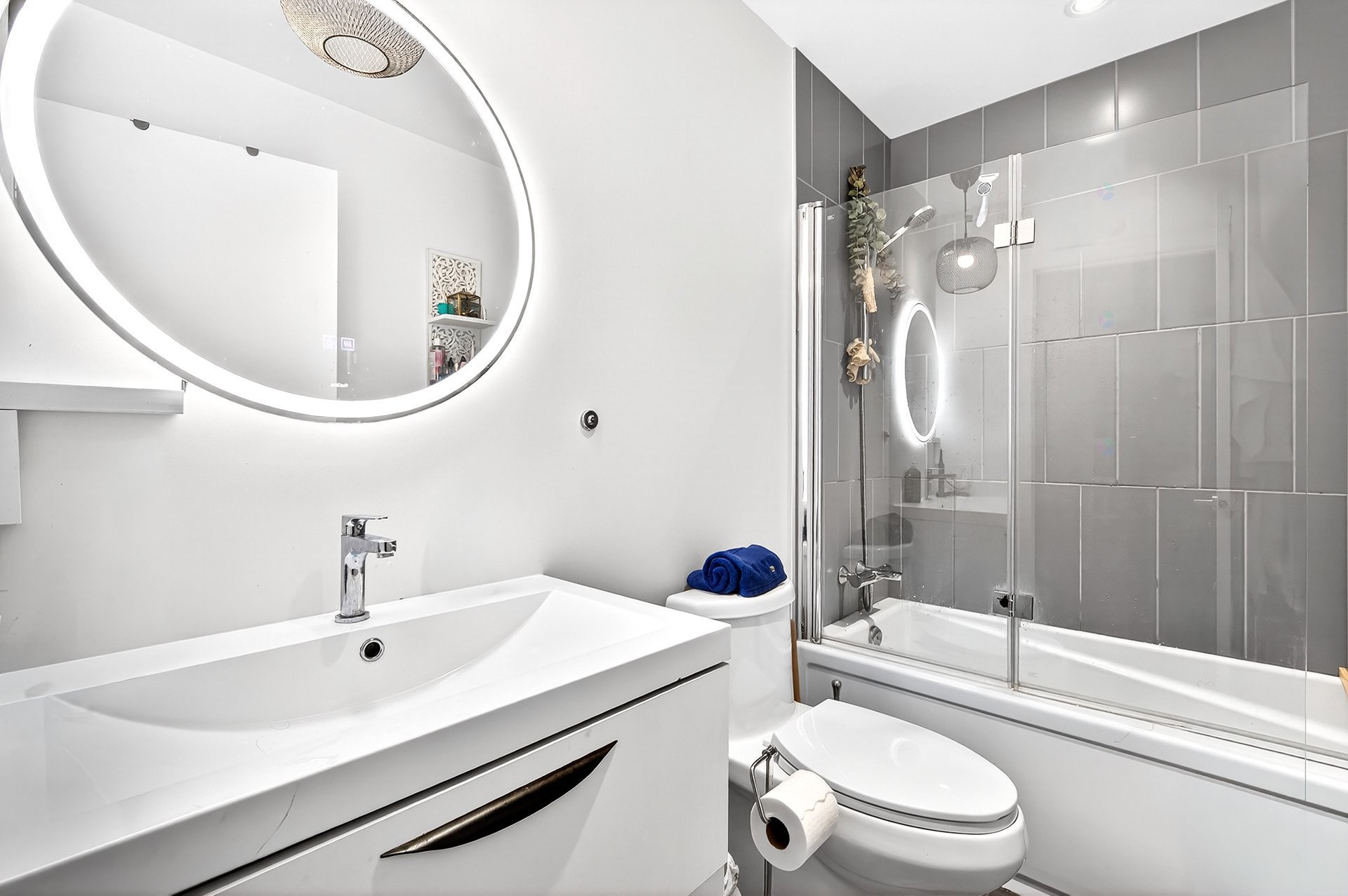 









7227


Boul. Newman

, 504,
Montréal (LaSalle),




QC
H8N0H7

