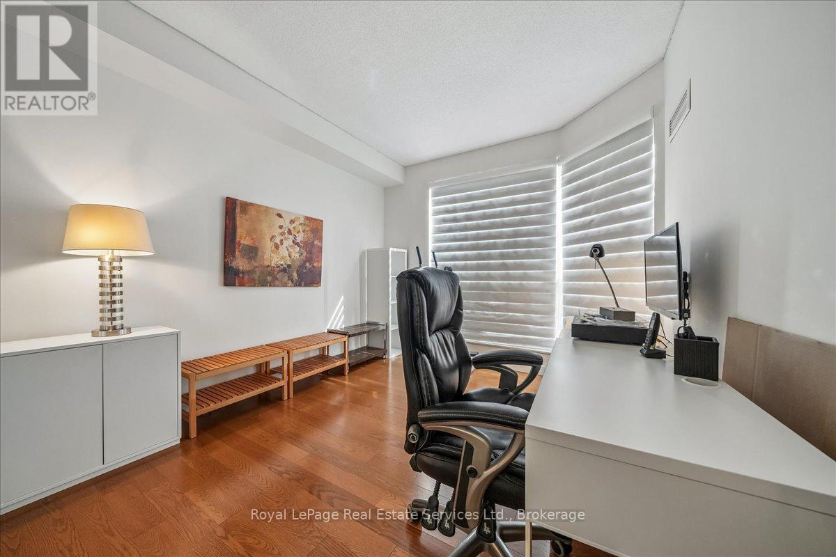 












405 - 2511 LAKESHORE ROAD W

,
Oakville (BR Bronte),




Ontario
L6L6L9

