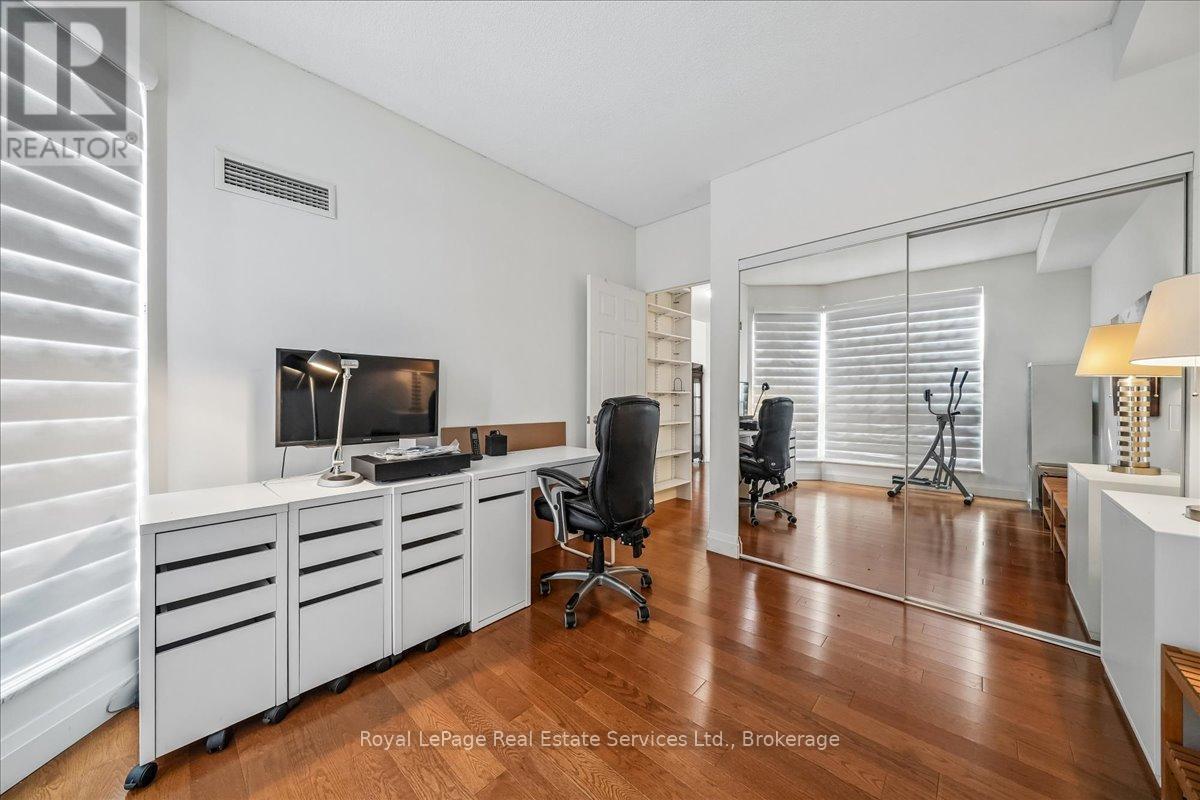 












405 - 2511 LAKESHORE ROAD W

,
Oakville (BR Bronte),




Ontario
L6L6L9

