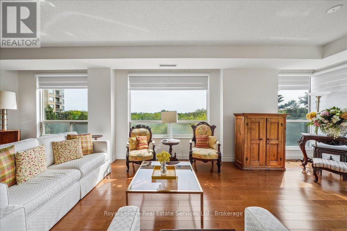 












405 - 2511 LAKESHORE ROAD W

,
Oakville (BR Bronte),




Ontario
L6L6L9

