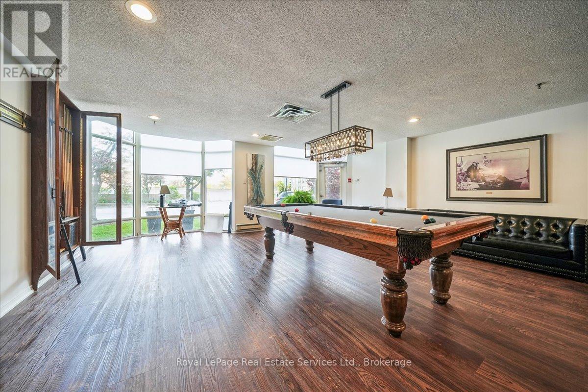 












405 - 2511 LAKESHORE ROAD W

,
Oakville (BR Bronte),




Ontario
L6L6L9

