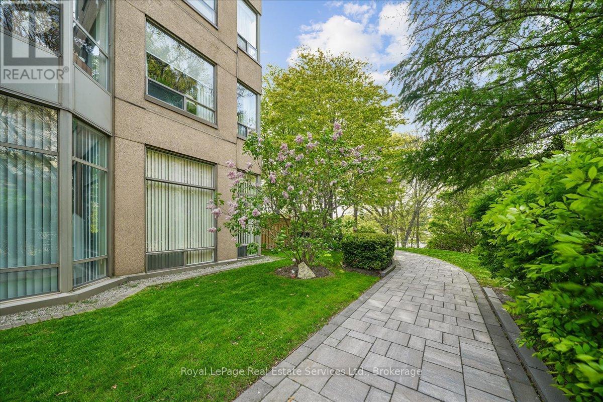 












405 - 2511 LAKESHORE ROAD W

,
Oakville (BR Bronte),




Ontario
L6L6L9

