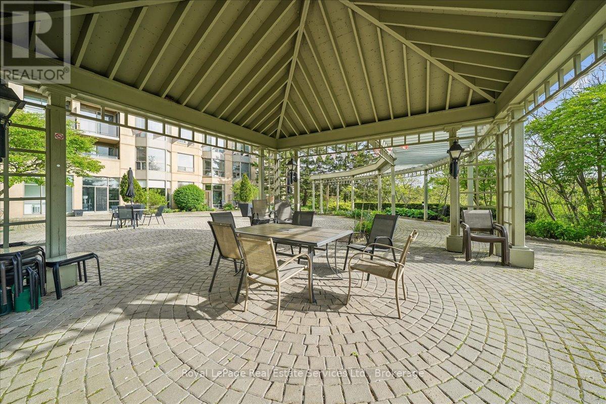












405 - 2511 LAKESHORE ROAD W

,
Oakville (BR Bronte),




Ontario
L6L6L9

