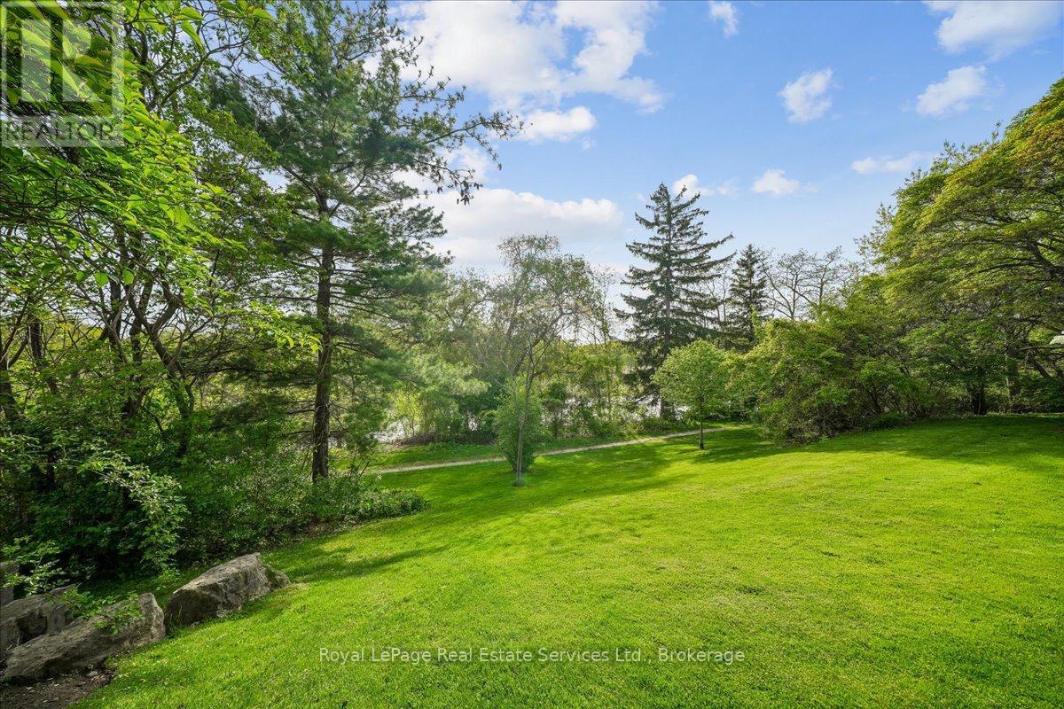 












405 - 2511 LAKESHORE ROAD W

,
Oakville (BR Bronte),




Ontario
L6L6L9

