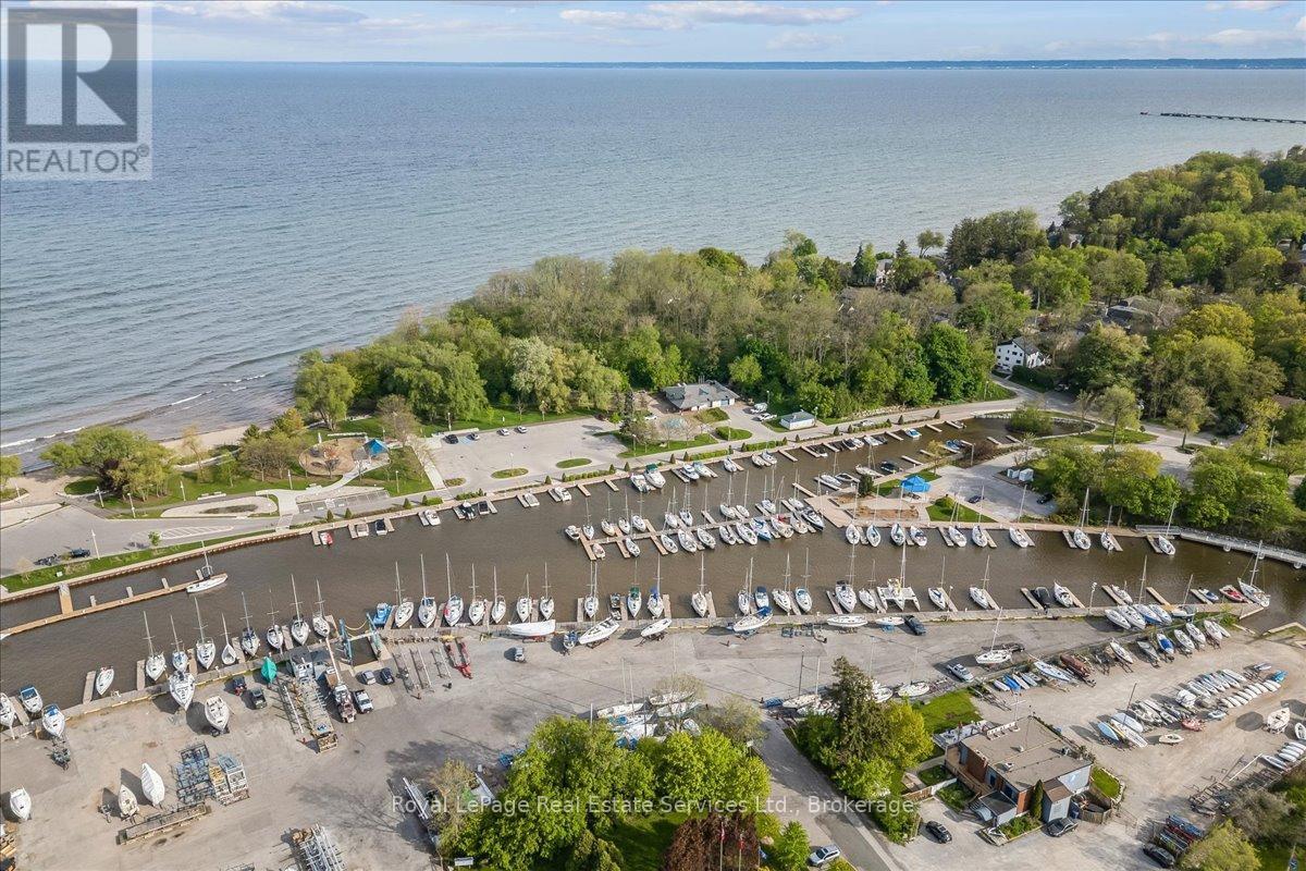 












405 - 2511 LAKESHORE ROAD W

,
Oakville (BR Bronte),




Ontario
L6L6L9

