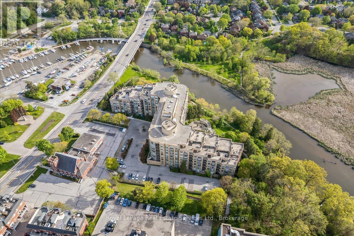 












405 - 2511 LAKESHORE ROAD W

,
Oakville (BR Bronte),




Ontario
L6L6L9

