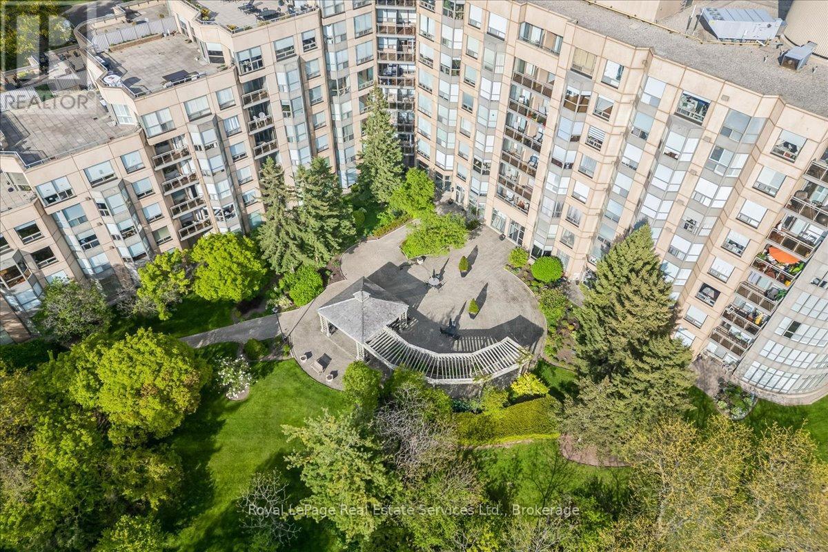 












405 - 2511 LAKESHORE ROAD W

,
Oakville (BR Bronte),




Ontario
L6L6L9

