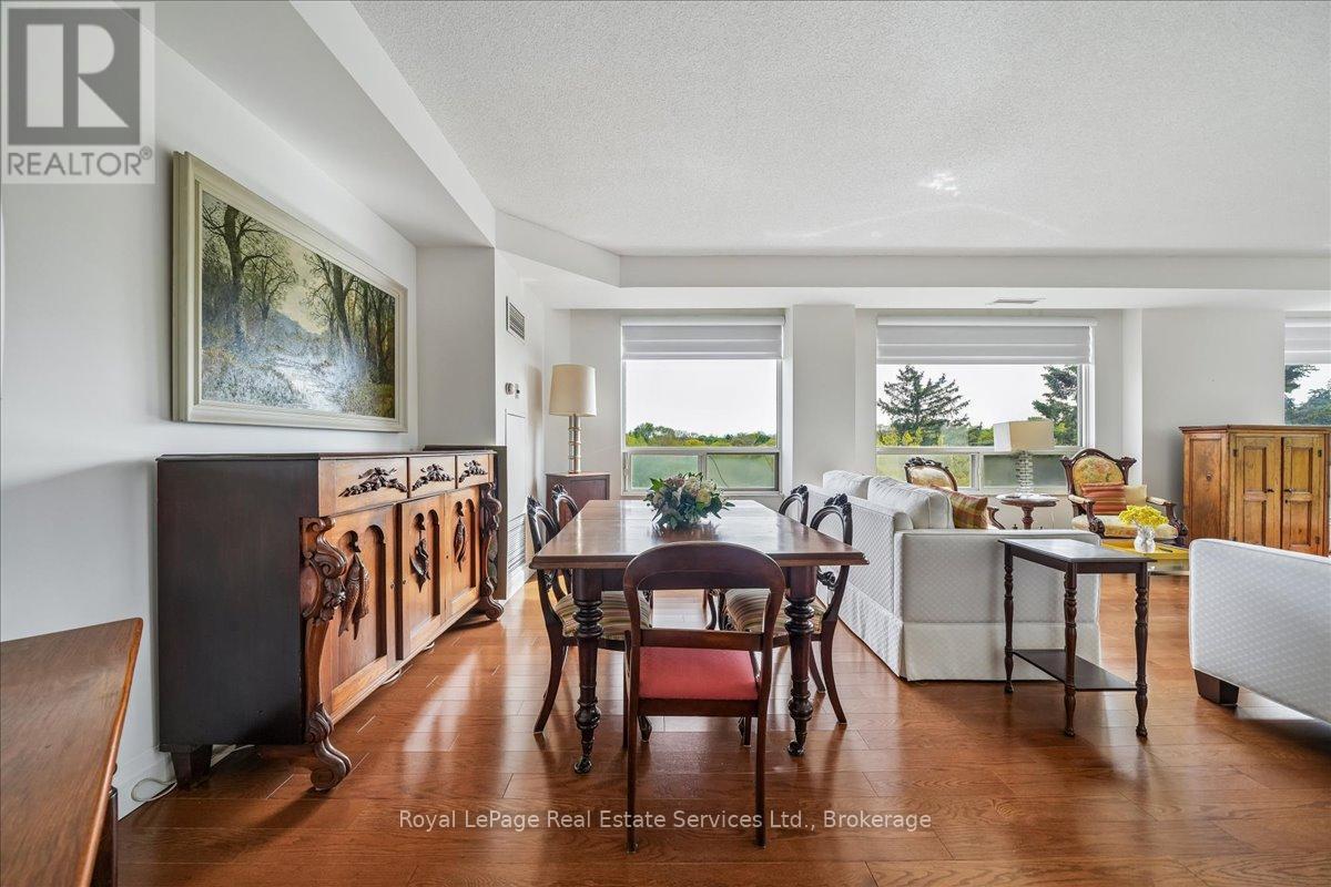 












405 - 2511 LAKESHORE ROAD W

,
Oakville (BR Bronte),




Ontario
L6L6L9

