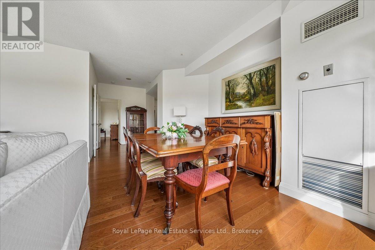 












405 - 2511 LAKESHORE ROAD W

,
Oakville (BR Bronte),




Ontario
L6L6L9

