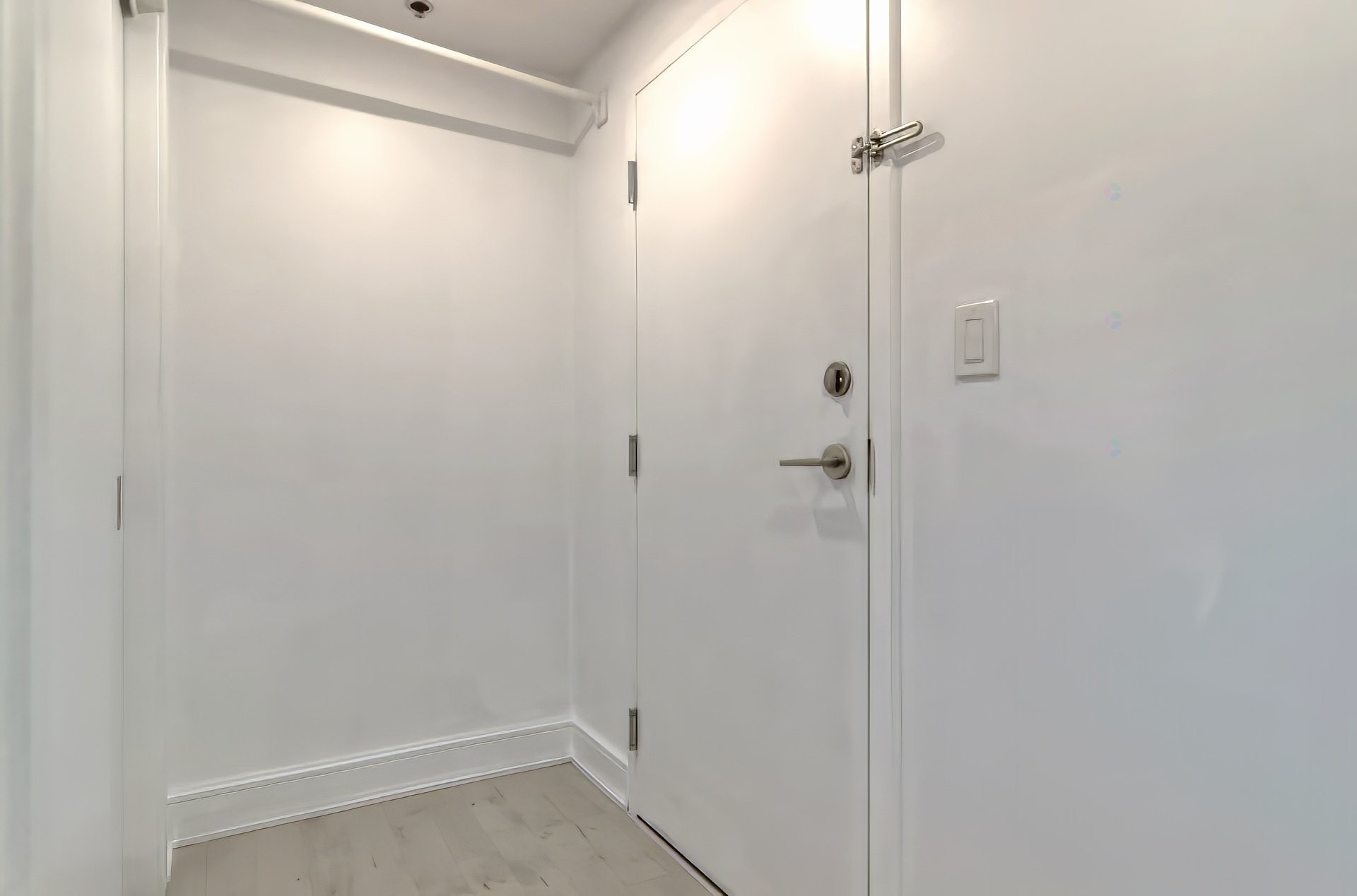 









2320


Rue Tupper

, 602,
Montréal (Ville-Marie),




QC
H3H0B8

