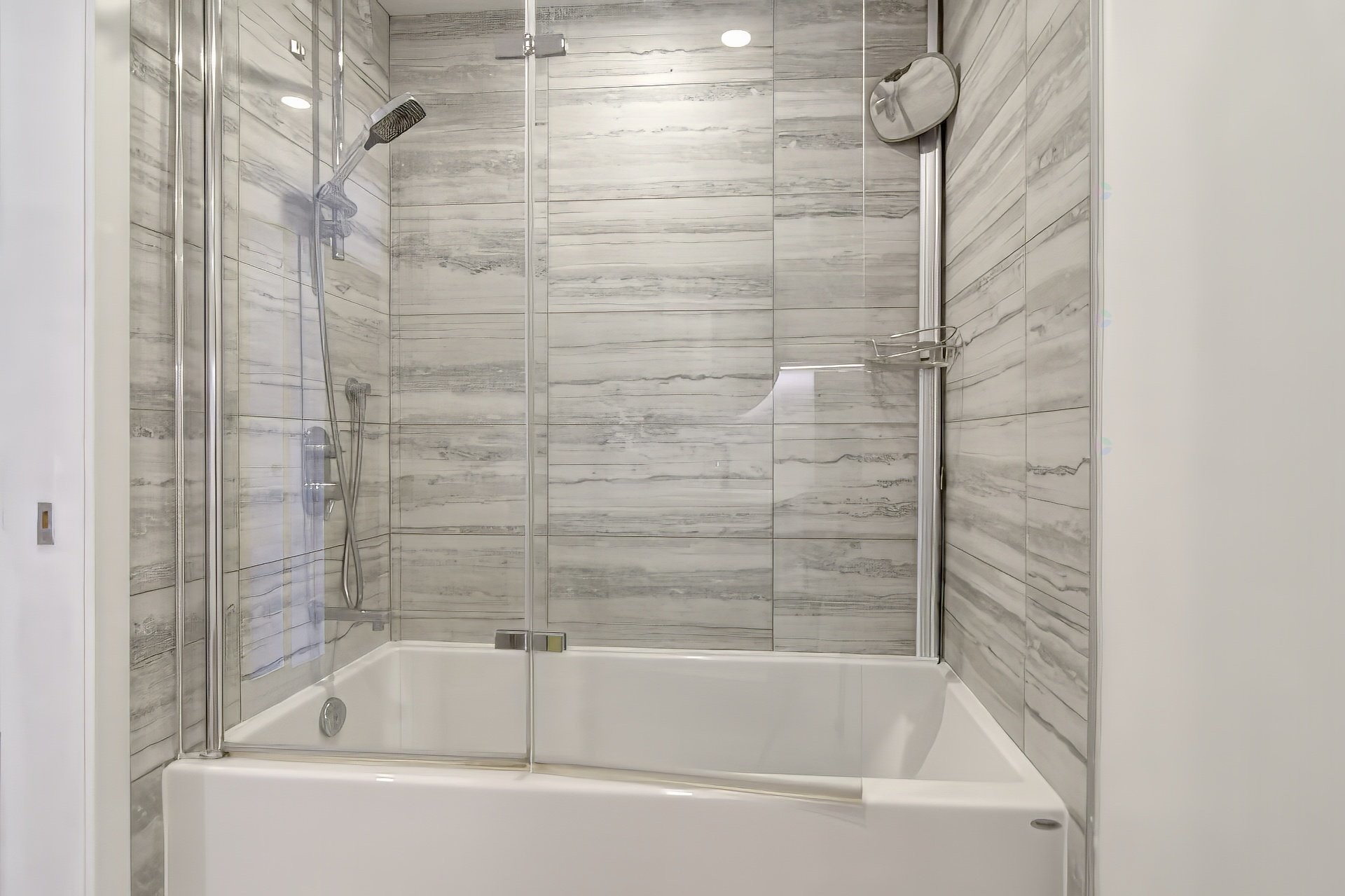 









2320


Rue Tupper

, 602,
Montréal (Ville-Marie),




QC
H3H0B8


