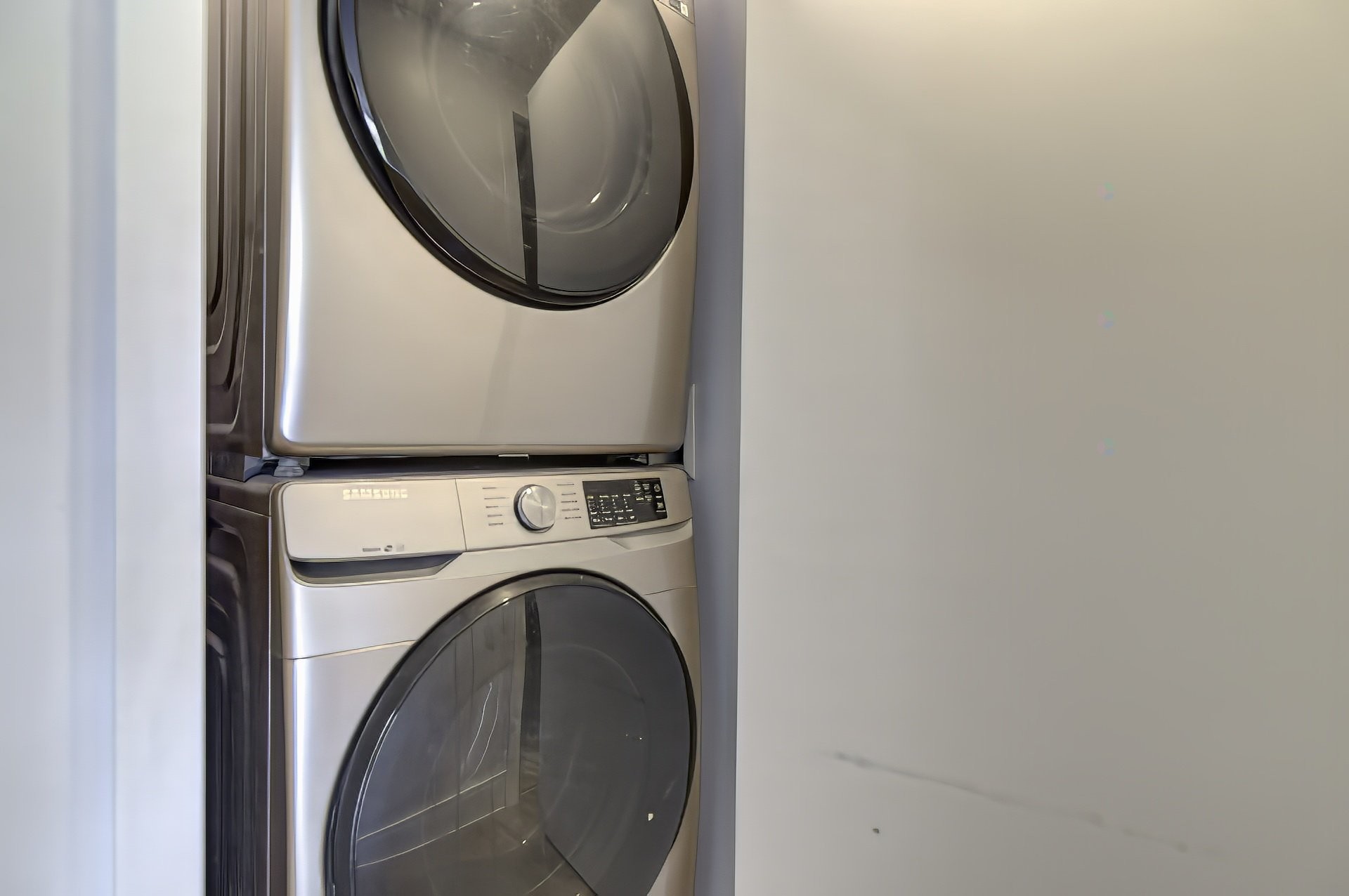 









2320


Rue Tupper

, 602,
Montréal (Ville-Marie),




QC
H3H0B8

