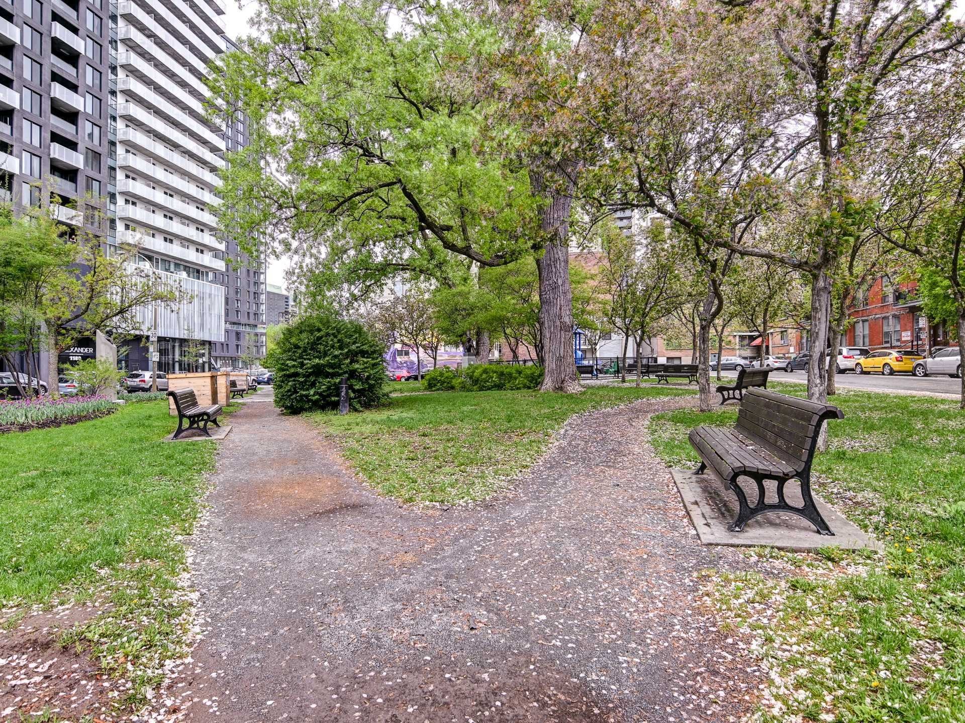 









2320


Rue Tupper

, 602,
Montréal (Ville-Marie),




QC
H3H0B8

