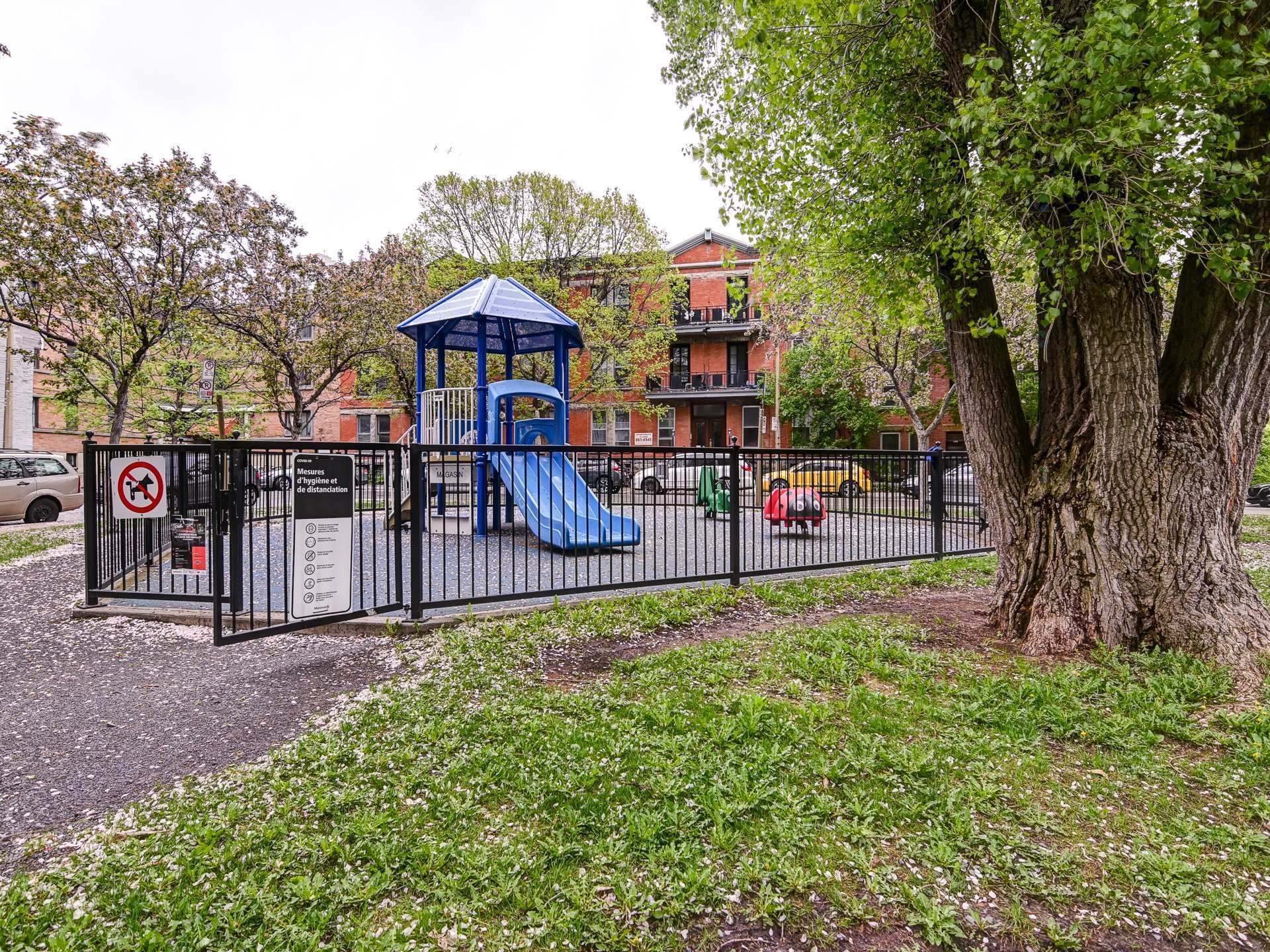 









2320


Rue Tupper

, 602,
Montréal (Ville-Marie),




QC
H3H0B8


