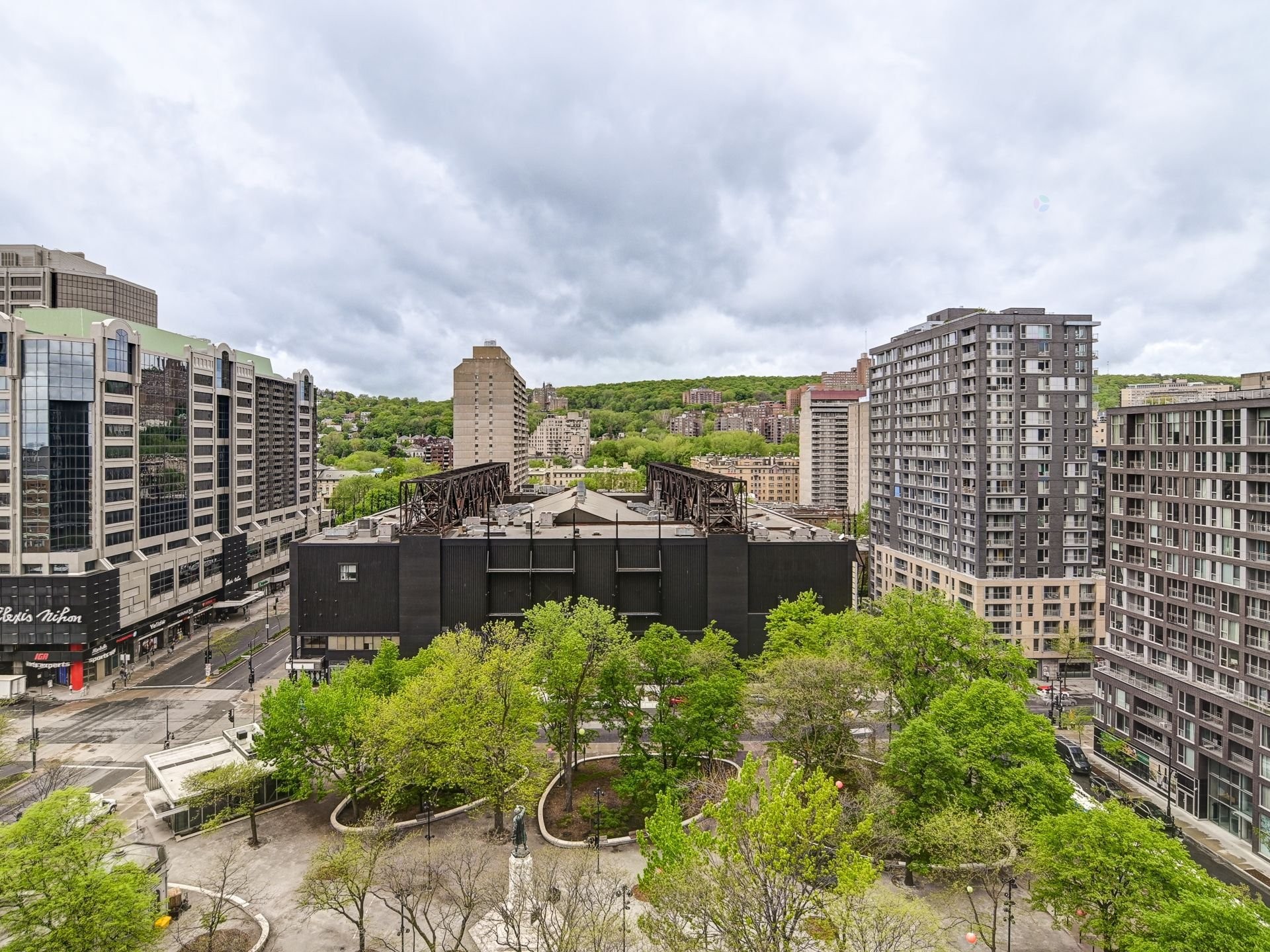 









2320


Rue Tupper

, 602,
Montréal (Ville-Marie),




QC
H3H0B8

