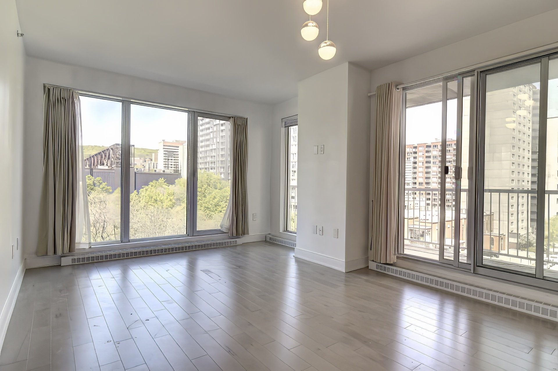 









2320


Rue Tupper

, 602,
Montréal (Ville-Marie),




QC
H3H0B8

