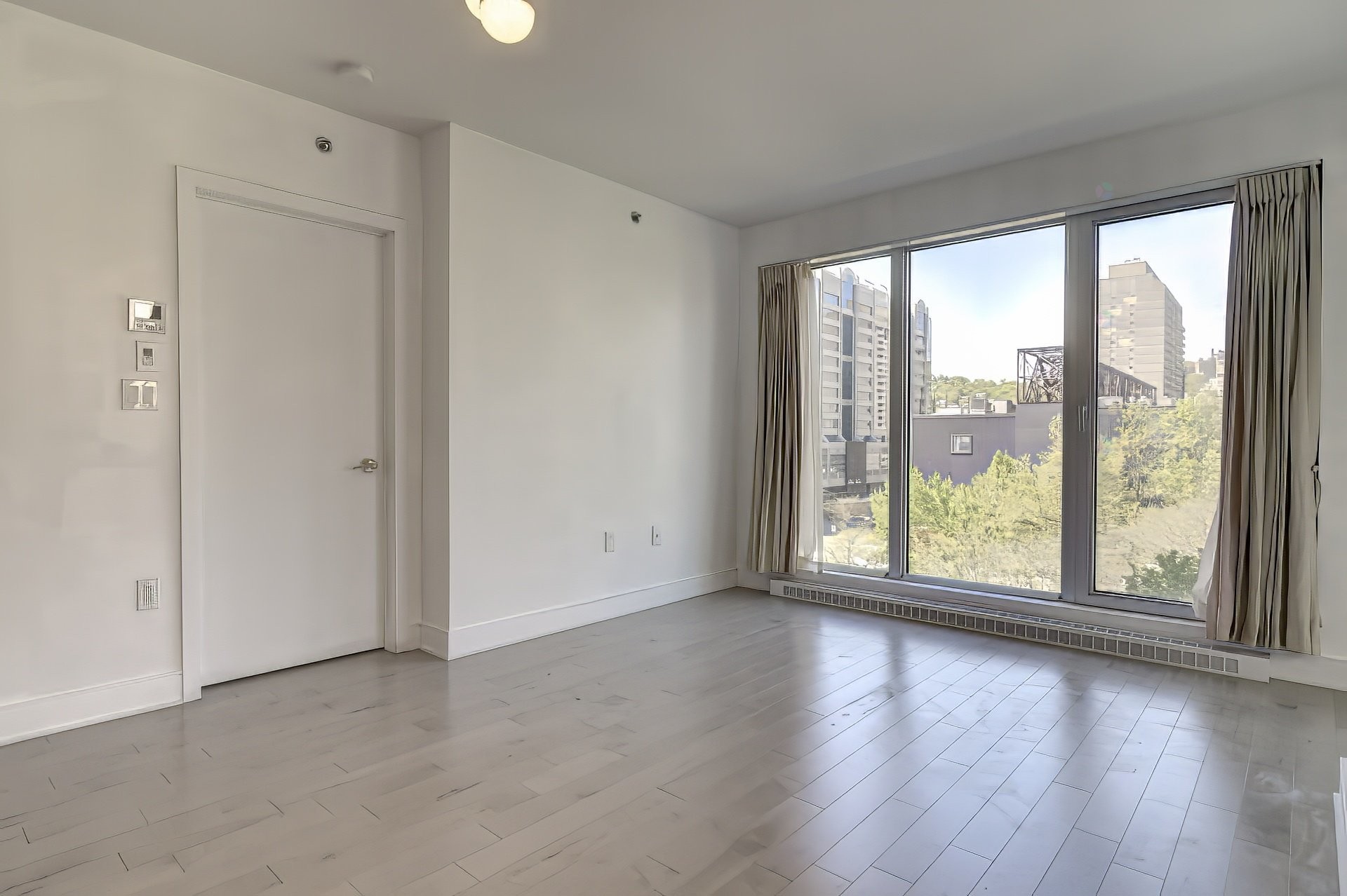 









2320


Rue Tupper

, 602,
Montréal (Ville-Marie),




QC
H3H0B8

