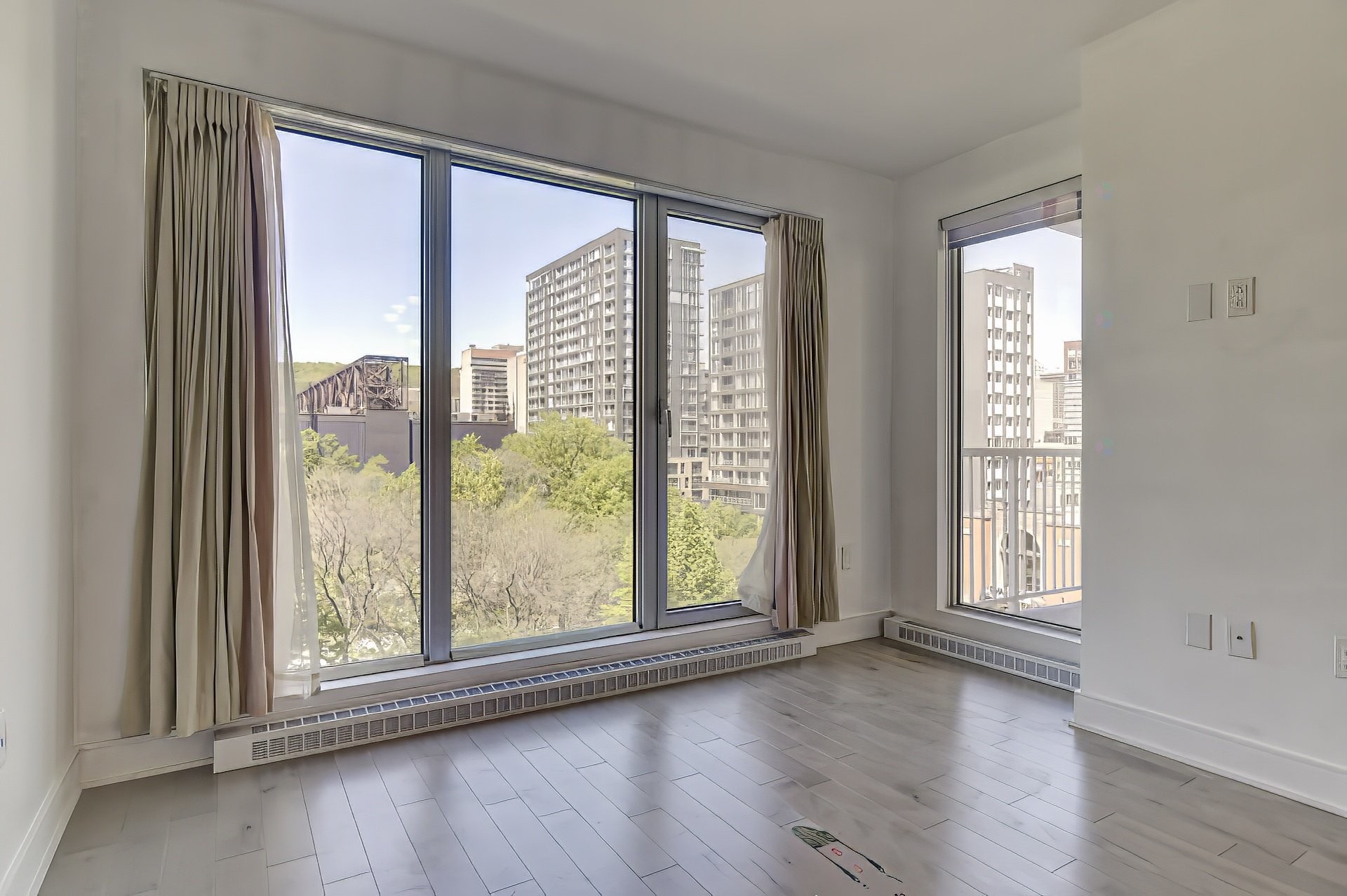 









2320


Rue Tupper

, 602,
Montréal (Ville-Marie),




QC
H3H0B8

