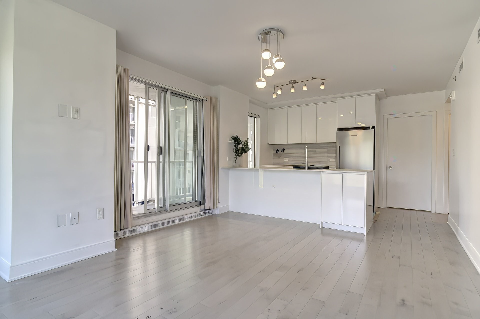 









2320


Rue Tupper

, 602,
Montréal (Ville-Marie),




QC
H3H0B8

