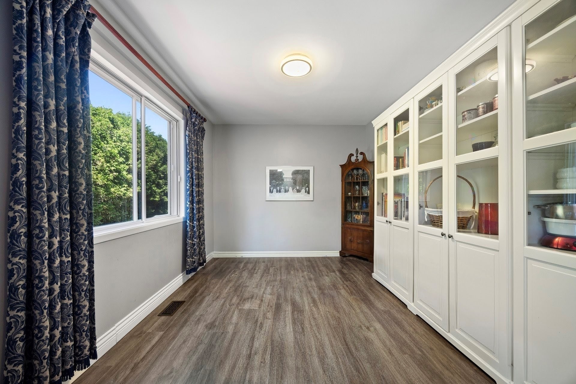 









109


Rue Marie-Rollet

,
Notre-Dame-de-l'Île-Perrot,




QC
J7V8Z8

