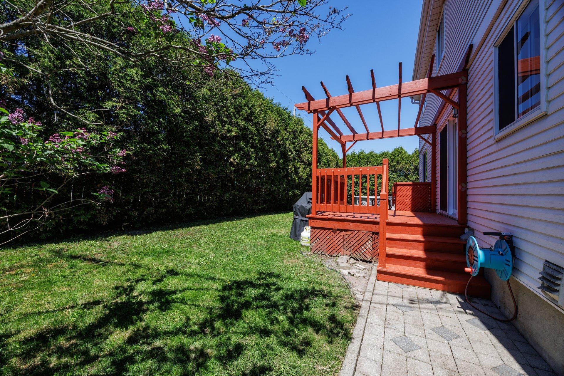 









109


Rue Marie-Rollet

,
Notre-Dame-de-l'Île-Perrot,




QC
J7V8Z8

