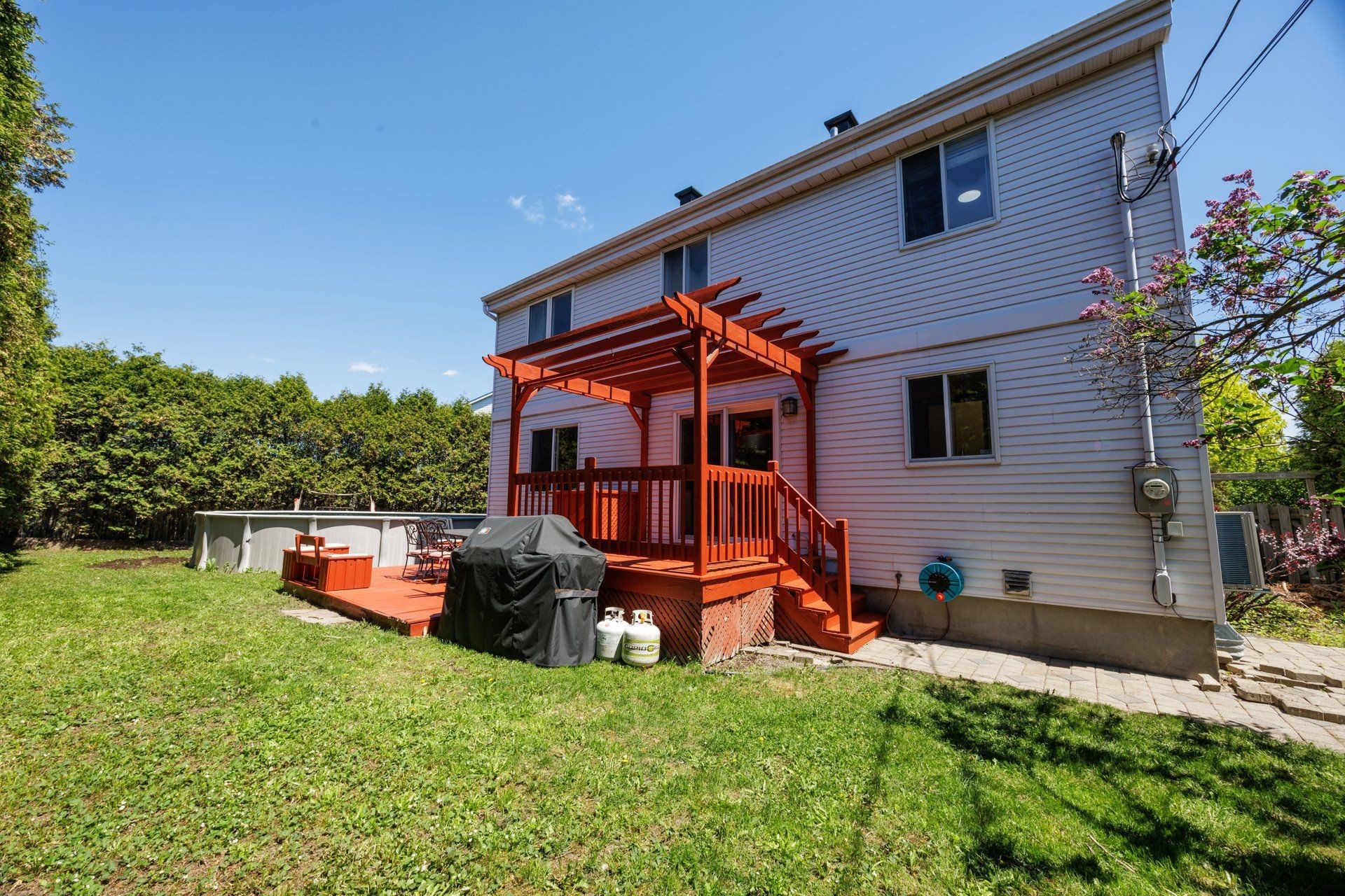









109


Rue Marie-Rollet

,
Notre-Dame-de-l'Île-Perrot,




QC
J7V8Z8

