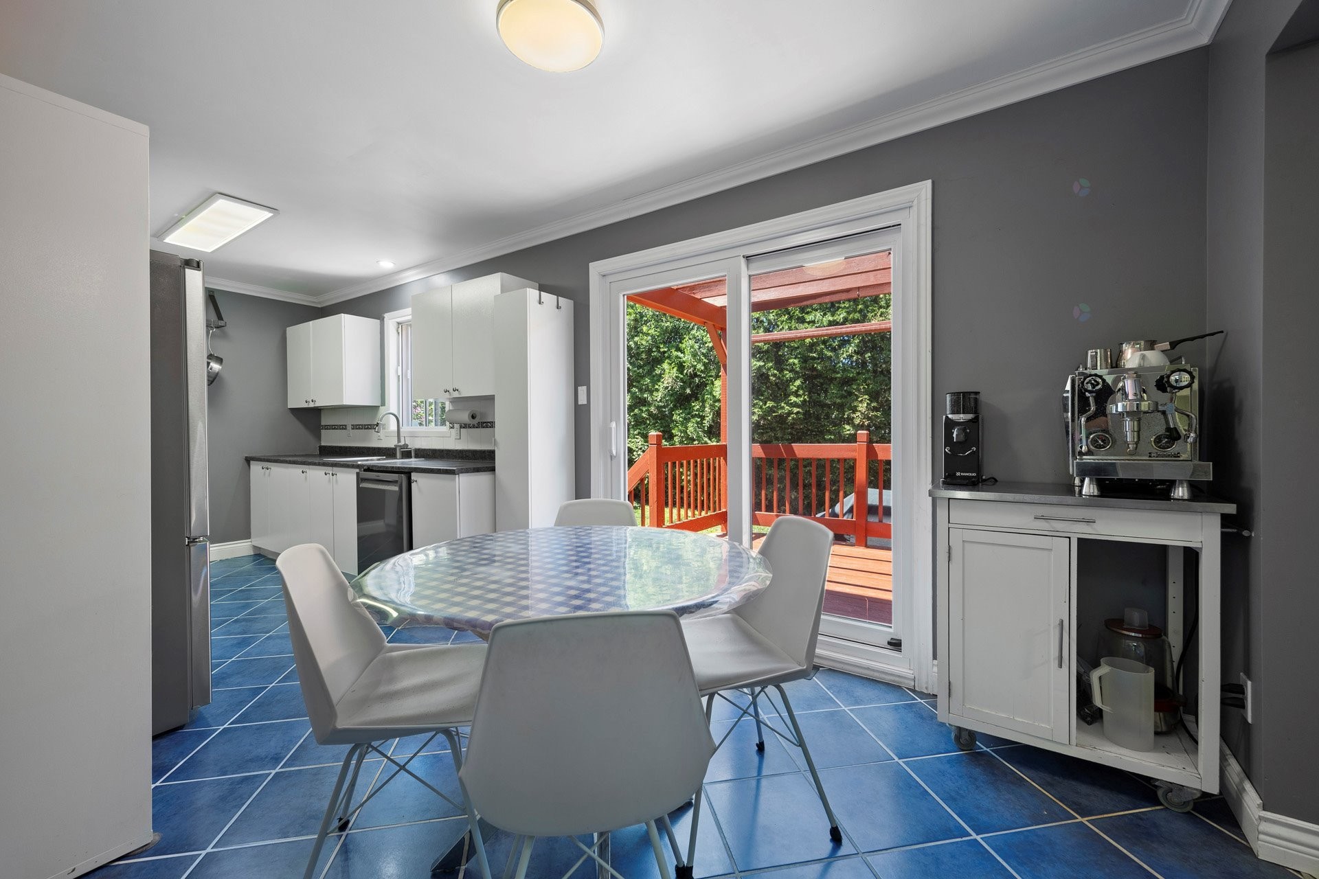 









109


Rue Marie-Rollet

,
Notre-Dame-de-l'Île-Perrot,




QC
J7V8Z8

