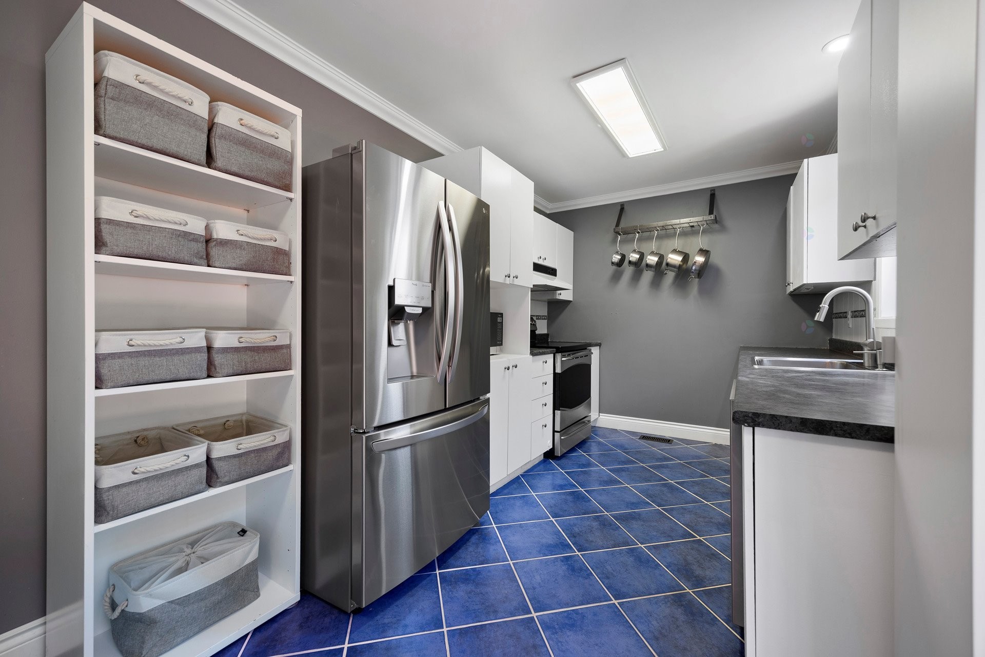 









109


Rue Marie-Rollet

,
Notre-Dame-de-l'Île-Perrot,




QC
J7V8Z8

