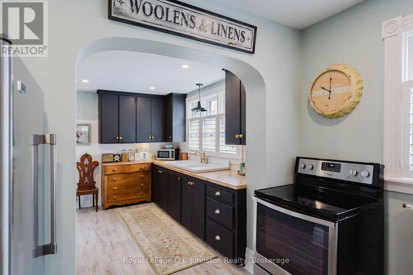 












111 ALBERT STREET N

,
Saugeen Shores,




Ontario
N0H2L0

