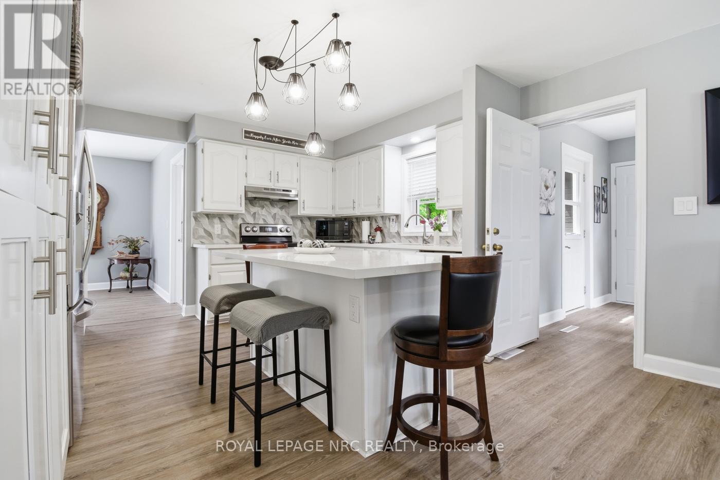 












81 FERGUSON AVENUE

,
Fort Erie (Lakeshore),




Ontario
L2A5J4

