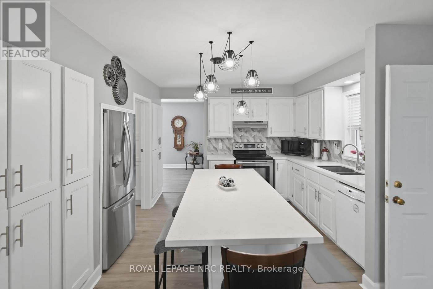 












81 FERGUSON AVENUE

,
Fort Erie (Lakeshore),




Ontario
L2A5J4

