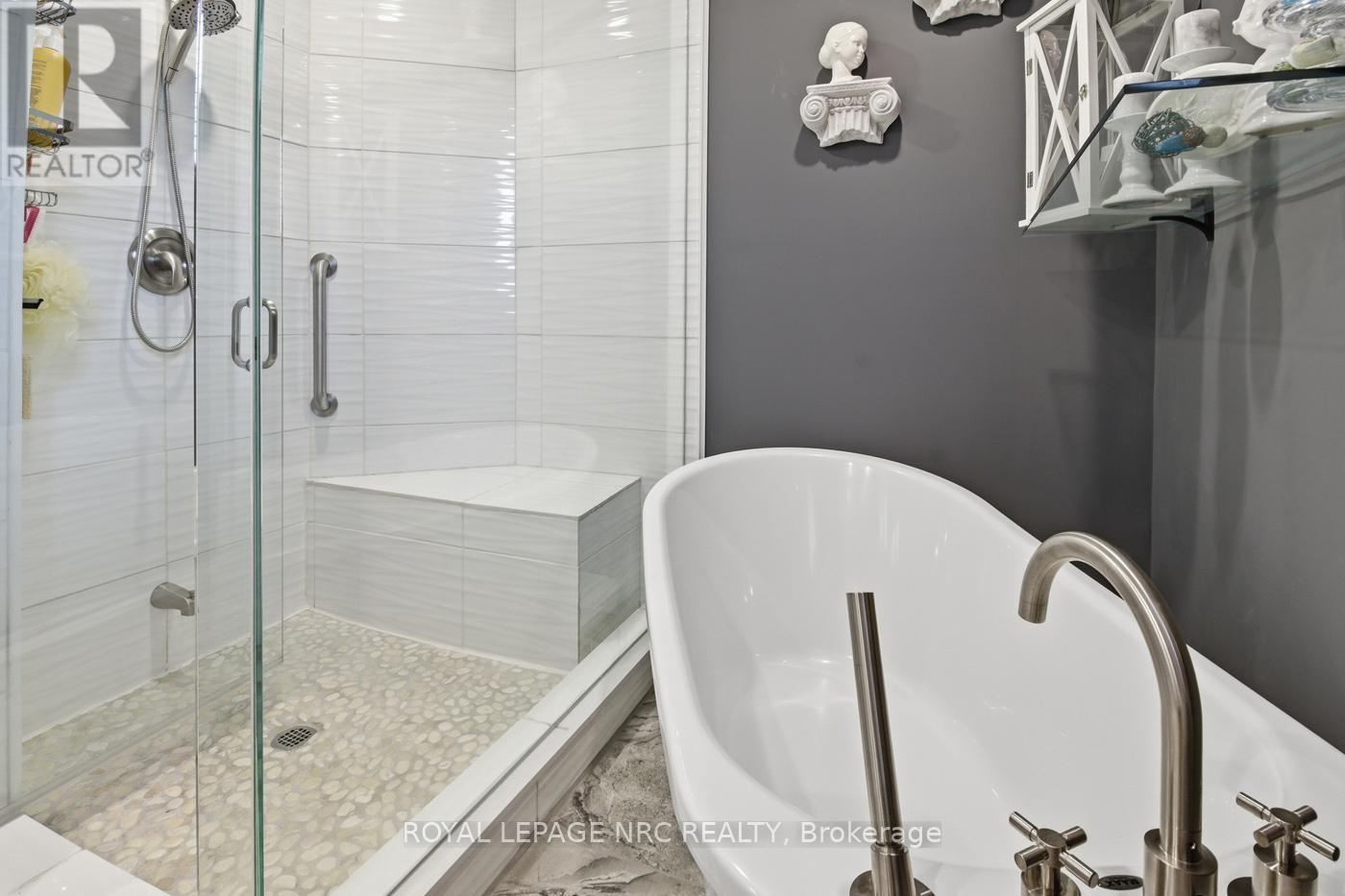 












81 FERGUSON AVENUE

,
Fort Erie (Lakeshore),




Ontario
L2A5J4

