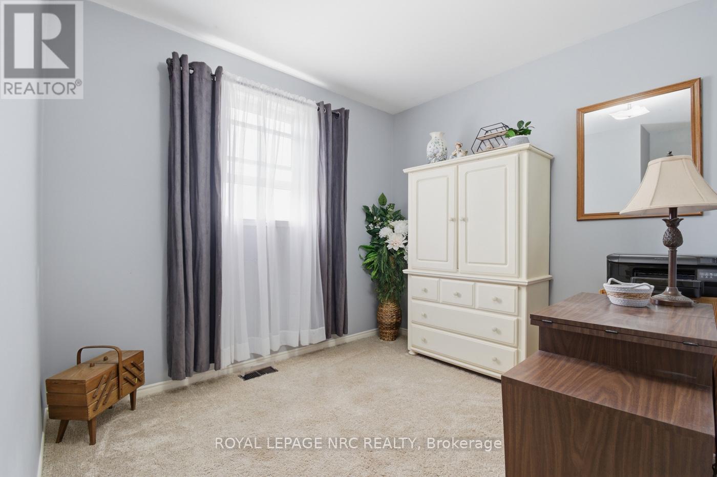 












81 FERGUSON AVENUE

,
Fort Erie (Lakeshore),




Ontario
L2A5J4

