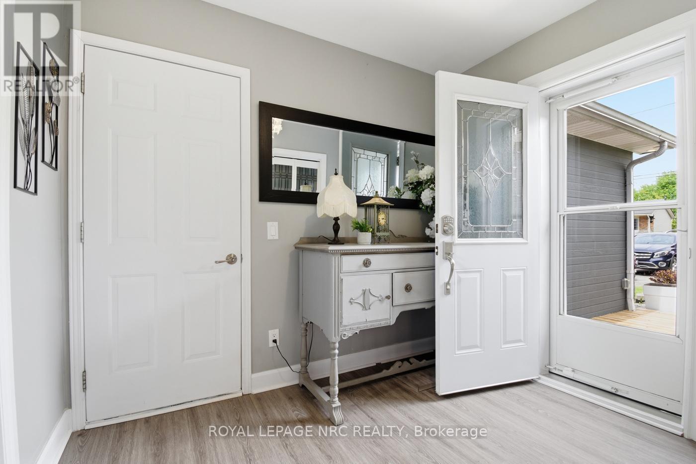 












81 FERGUSON AVENUE

,
Fort Erie (Lakeshore),




Ontario
L2A5J4

