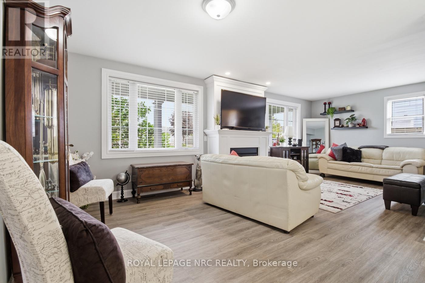 












81 FERGUSON AVENUE

,
Fort Erie (Lakeshore),




Ontario
L2A5J4


