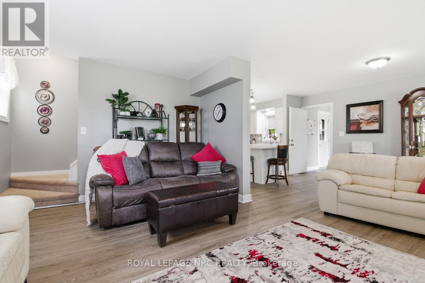 












81 FERGUSON AVENUE

,
Fort Erie (Lakeshore),




Ontario
L2A5J4

