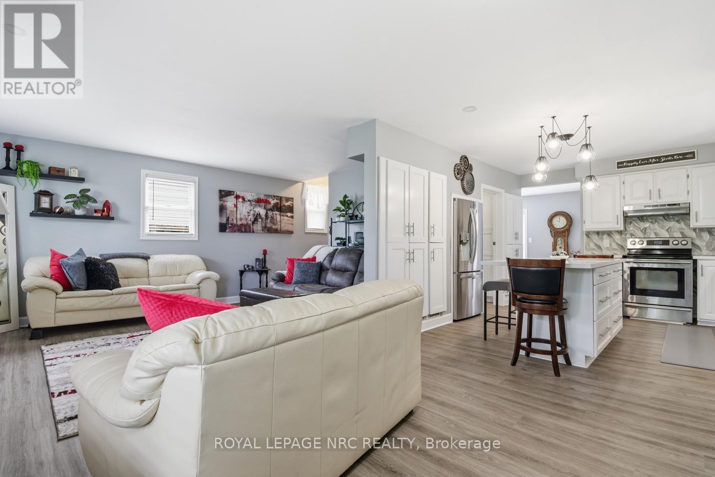 












81 FERGUSON AVENUE

,
Fort Erie (Lakeshore),




Ontario
L2A5J4


