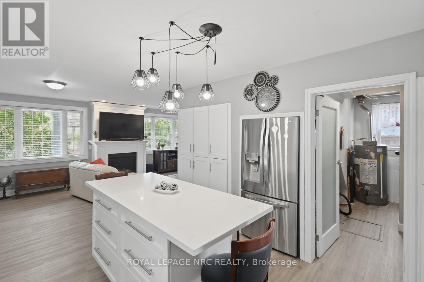 












81 FERGUSON AVENUE

,
Fort Erie (Lakeshore),




Ontario
L2A5J4


