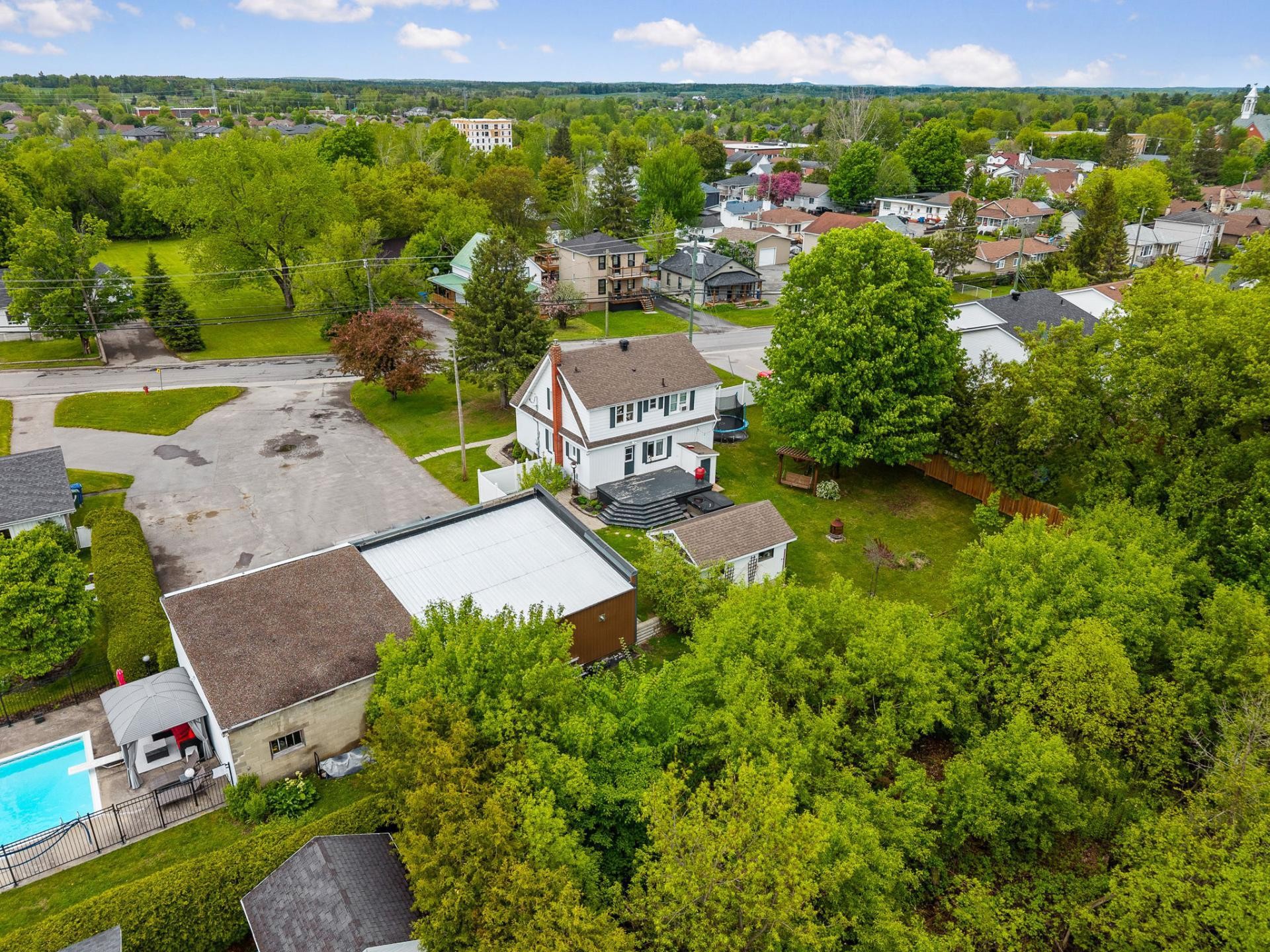 









828


Boul. St-René E.

,
Gatineau (Gatineau),




QC
J8P1T5


