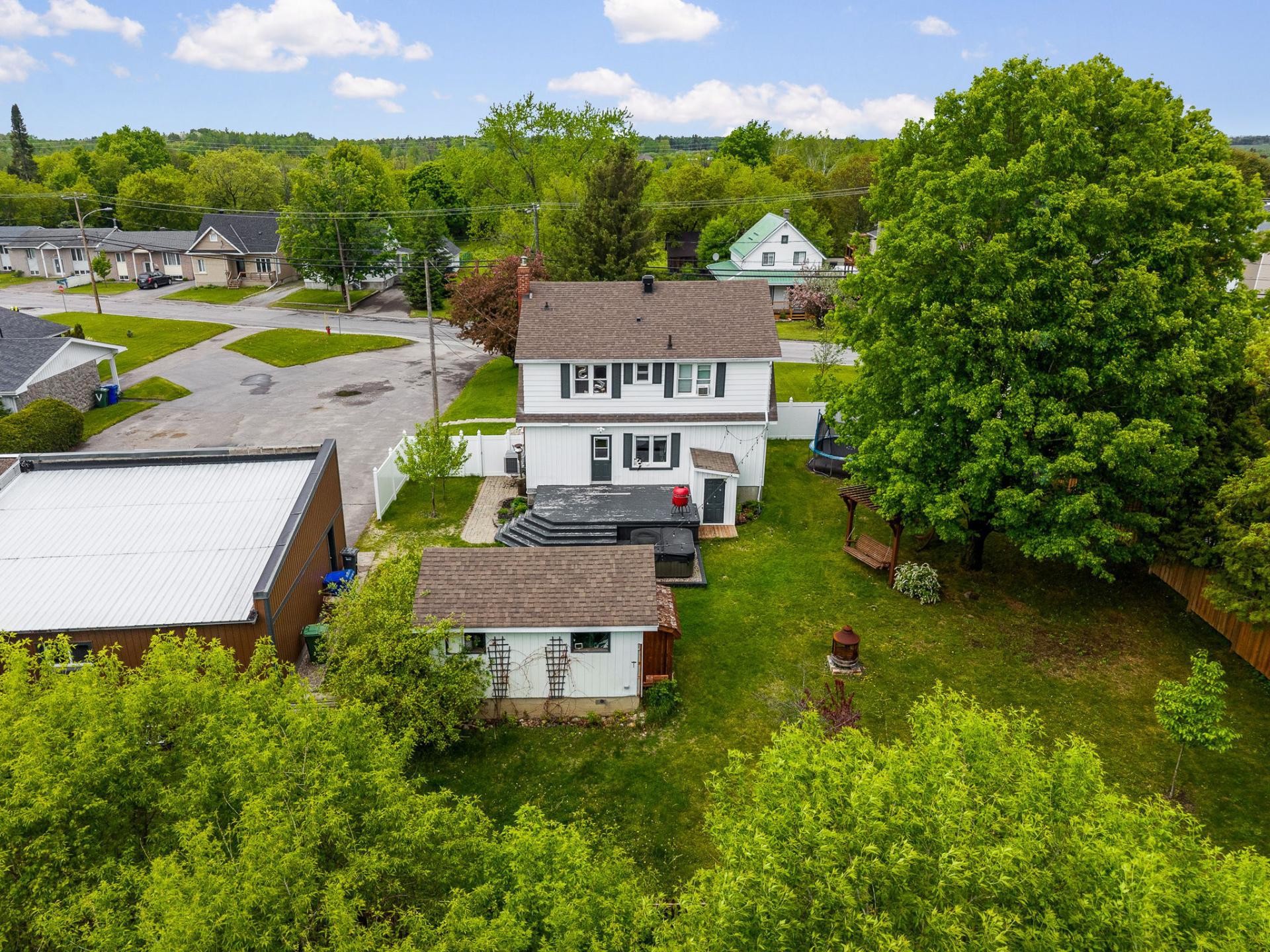 









828


Boul. St-René E.

,
Gatineau (Gatineau),




QC
J8P1T5

