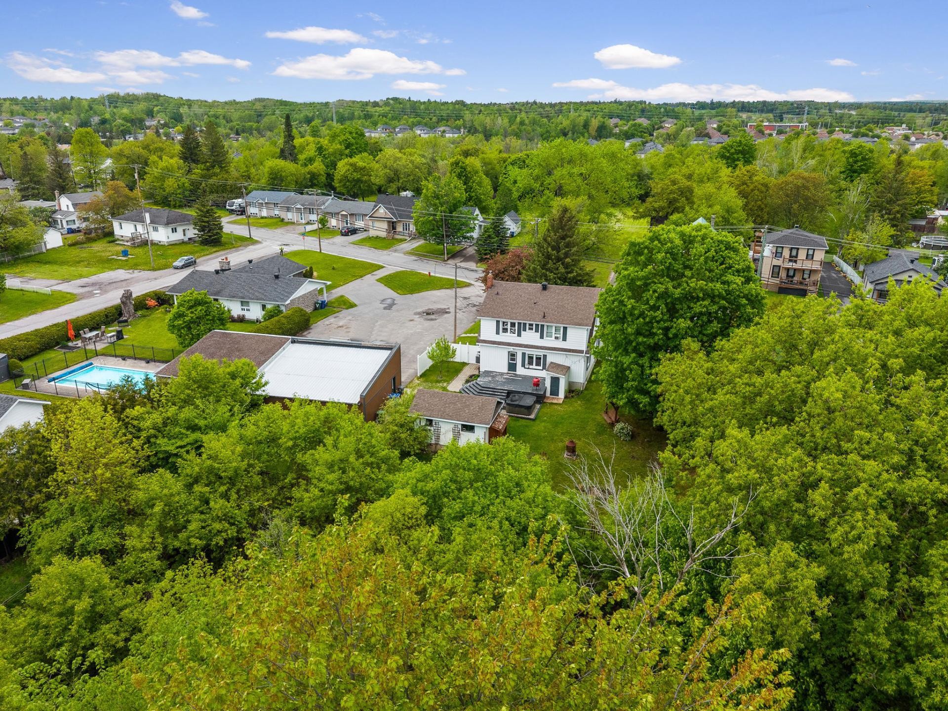 









828


Boul. St-René E.

,
Gatineau (Gatineau),




QC
J8P1T5

