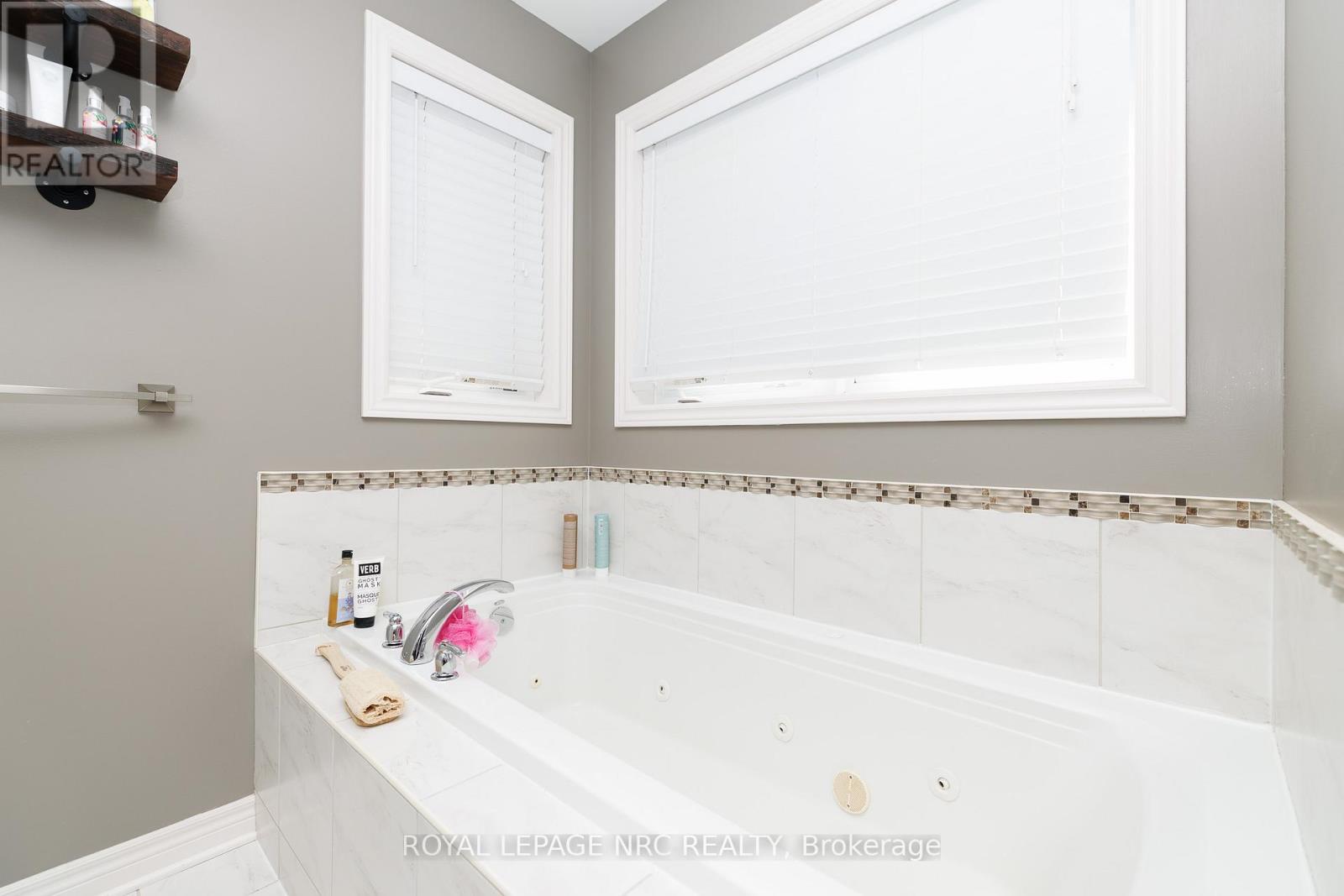 












12 WILFRID LAURIER CRESCENT

,
St. Catharines (Secord Woods),




Ontario
L2P0A4

