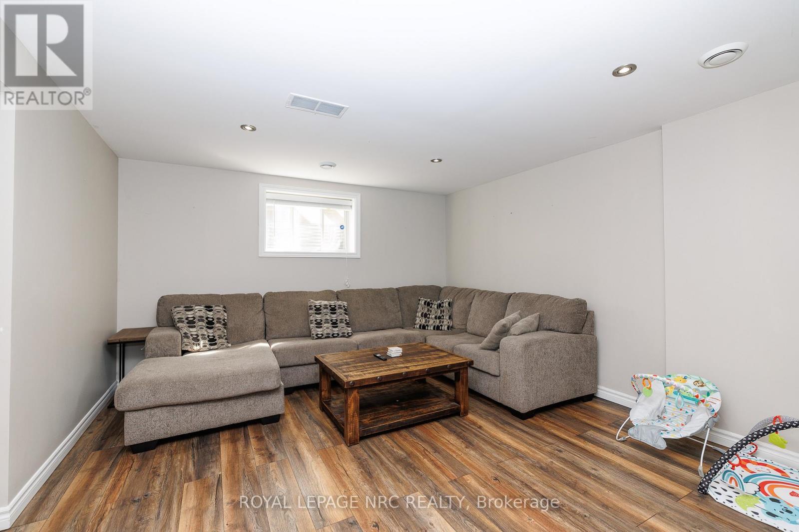 












12 WILFRID LAURIER CRESCENT

,
St. Catharines (Secord Woods),




Ontario
L2P0A4

